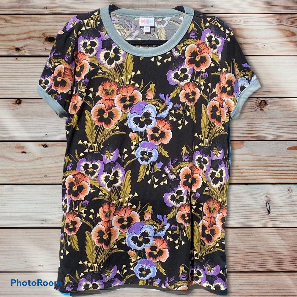 NWT LuLaRoe Liv Short Sleeve Large